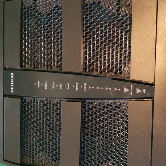 Netgear Nighthawk X6 AC3200 Tri-Band WiFi Router Model R8000 - Picture 2 of 6